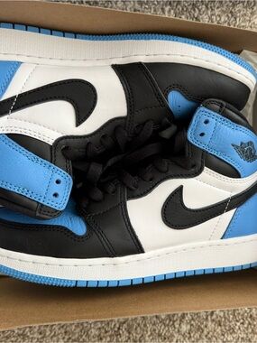 Nike Women’s Sneakers Black White University Blue